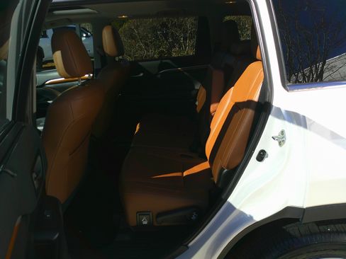 Used 2019 Toyota Highlander Limited image 31