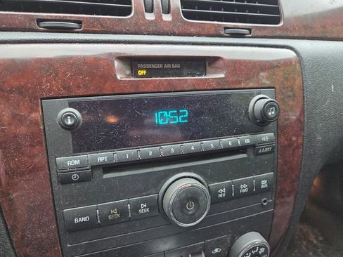 Used 2010 Chevrolet Impala LT FWD image 12