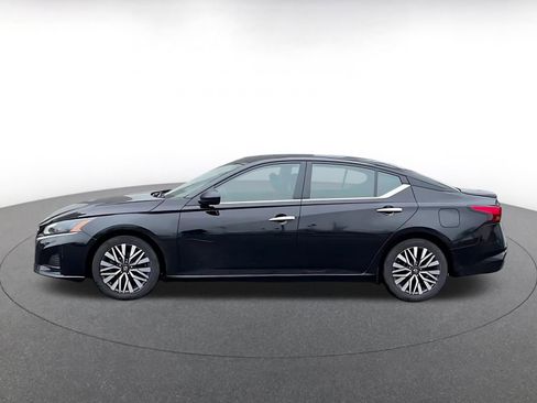 Used 2025 Nissan Altima 2.5 SV image 9