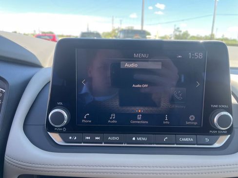 Used 2025 Nissan Rogue SV FWD image 27