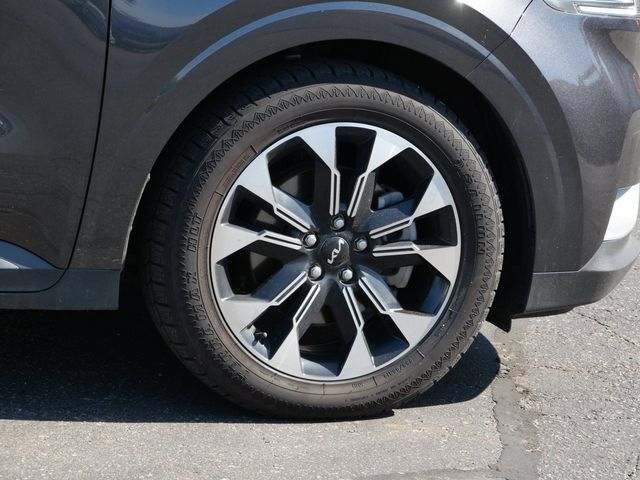 Used 2024 Kia Carnival EX FWD image 7