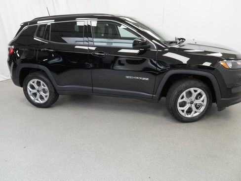Certified 2025 Jeep Compass Latitude w/ Convenience Group image 10