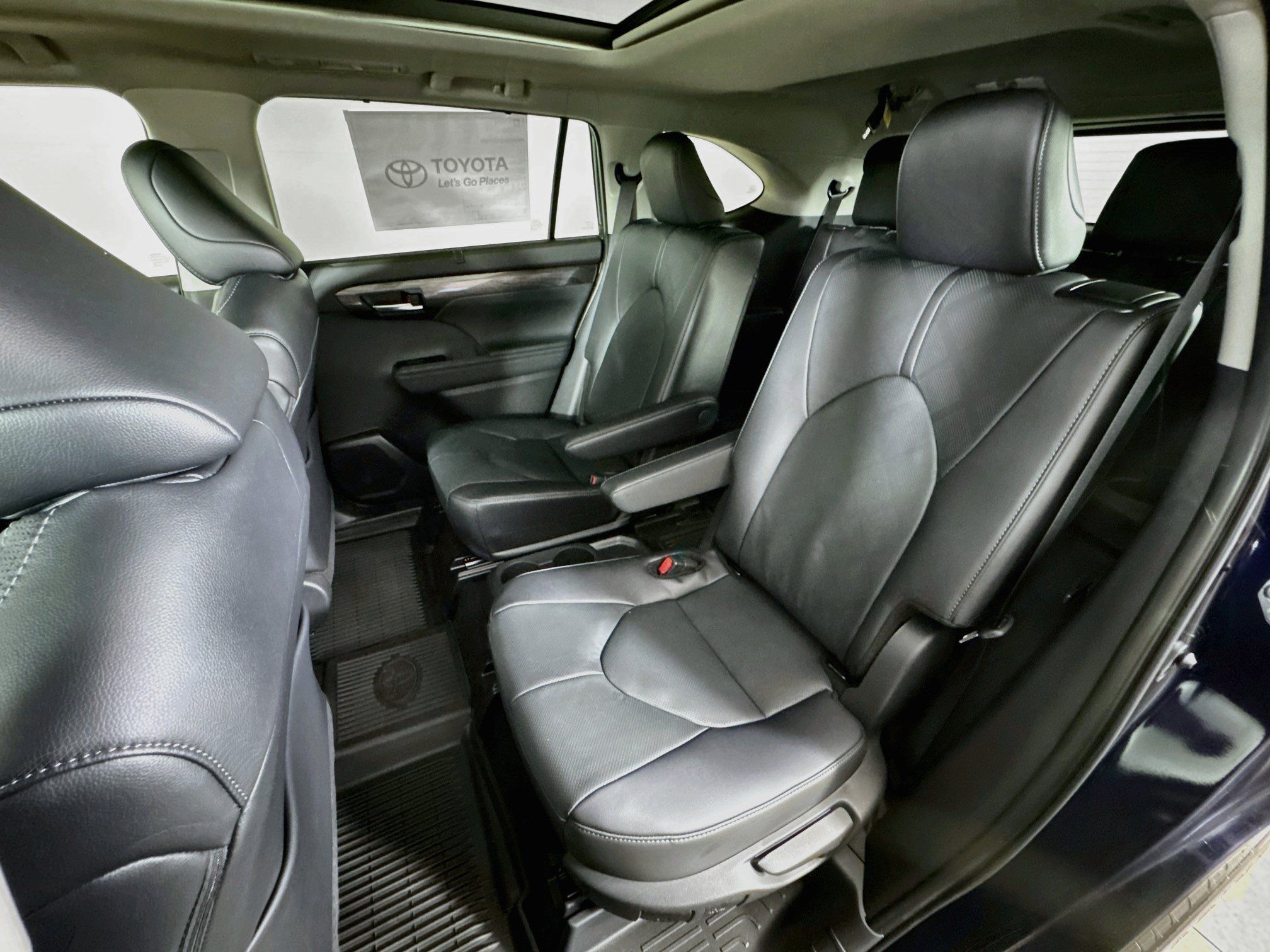 Used 2025 Toyota Highlander Platinum AWD/4WD image 23