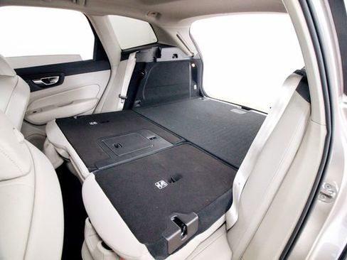 Certified 2025 Volvo XC60 B5 Plus w/ Climate Package image 22