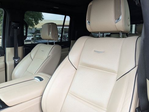 Used 2022 Cadillac Escalade ESV Premium Luxury w/ Performance Package AWD/4WD image 12