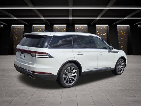 New 2026 Lincoln Aviator Reserve w/ Luxury Package image 2