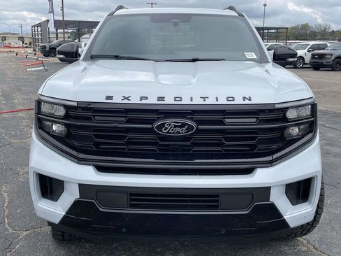 New 2026 Ford Expedition Platinum w/ Stealth Appearance Package AWD/4WD image 8