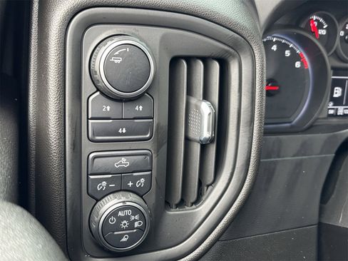 Used 2021 Chevrolet Silverado 2500 Custom w/ Custom Value Package image 5