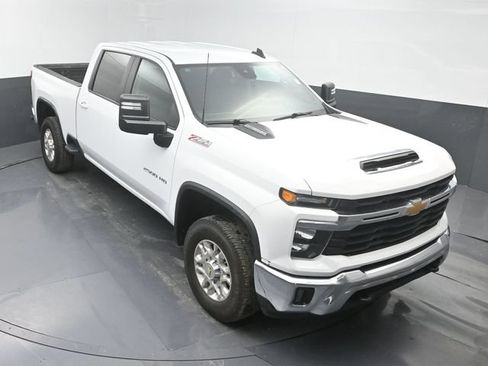 Used 2024 Chevrolet Silverado 2500 LT AWD/4WD image 42