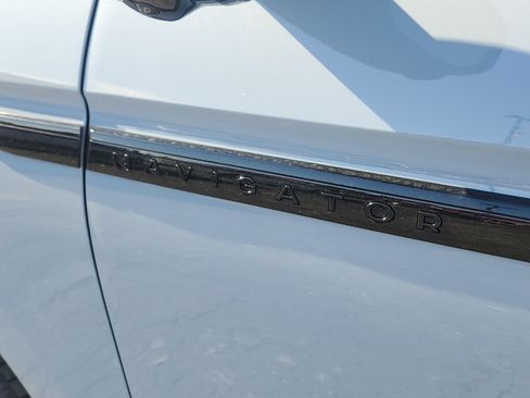 New 2025 Lincoln Navigator Reserve w/ Jet Appearance Package image 7