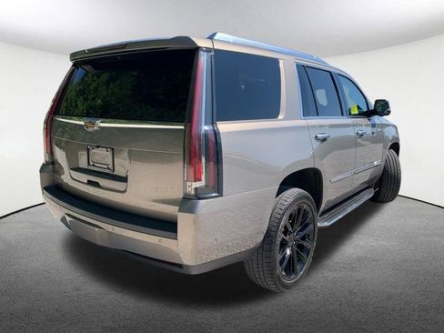 Used 2018 Cadillac Escalade Luxury AWD/4WD image 14