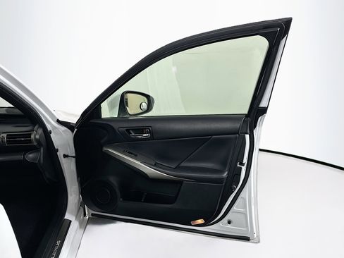 Used 2016 Lexus IS 300 4dr Sdn AWD image 32