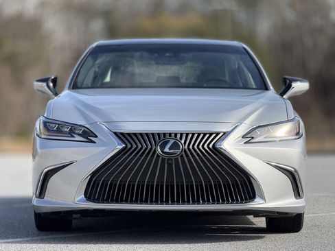 Used 2019 Lexus ES 350 Ultra Luxury image 2