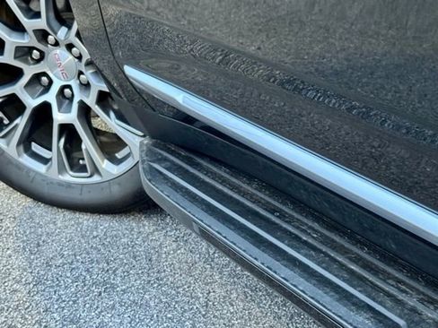 Used 2025 GMC Yukon XL Denali image 13