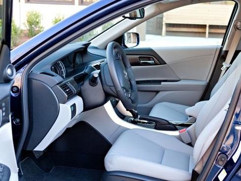 Used 2015 Honda Accord EX-L image 2