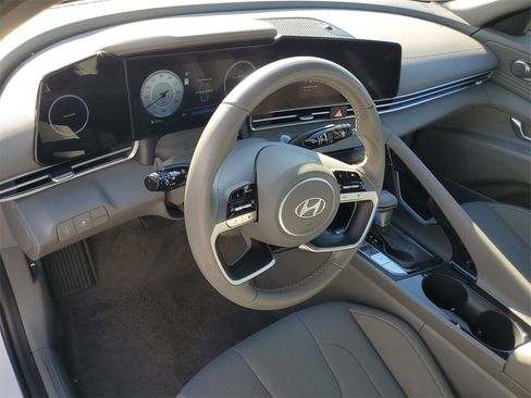 Certified 2025 Hyundai Elantra SEL image 10
