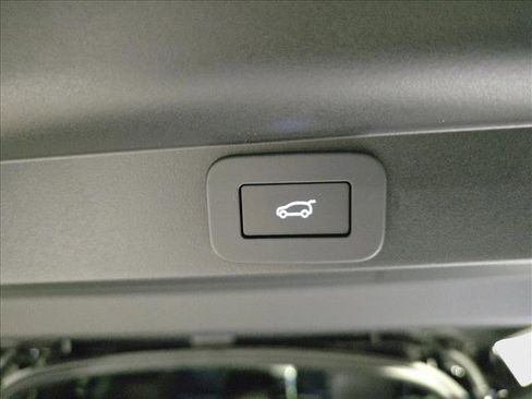 New 2025 Land Rover Range Rover SE image 13