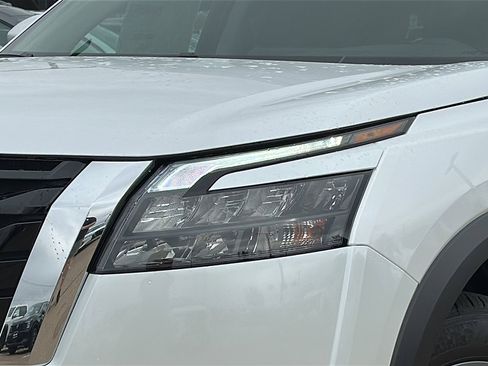 New 2025 Nissan Pathfinder SV image 4
