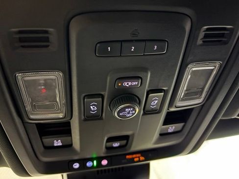 Used 2023 GMC Yukon SLT w/ SLT Premium Package AWD/4WD image 45