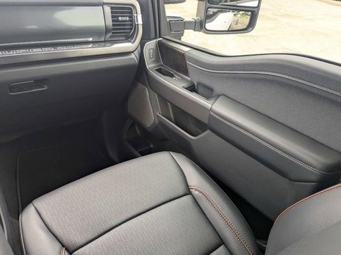New 2026 Ford F250 Lariat w/ Black Appearance Package AWD/4WD image 17