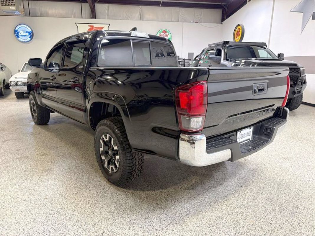 Used 2020 Toyota Tacoma SR5 RWD image 5