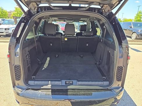 Used 2024 Land Rover Discovery Dynamic SE AWD/4WD image 18