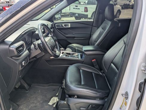 Used 2020 Ford Explorer XLT w/ Equipment Group 202A AWD/4WD image 27