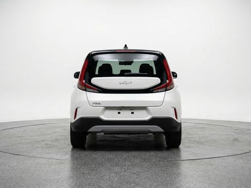 Used 2025 Kia Soul LX w/ LX Technology Package FWD image 7