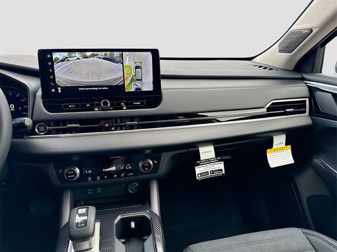 New 2025 Mitsubishi Outlander SE image 25