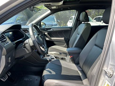 Used 2024 Volkswagen Tiguan SE R-Line AWD/4WD image 11
