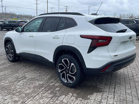 Used 2025 Chevrolet Trax RS image 4