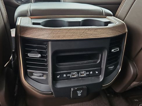 Used 2025 RAM 1500 Limited AWD/4WD image 21
