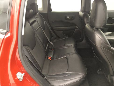 Used 2018 Jeep Compass Latitude w/ Popular Equipment Group FWD image 19