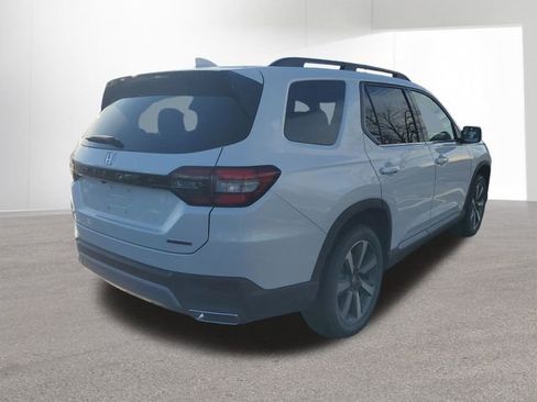 New 2025 Honda Pilot Touring image 13