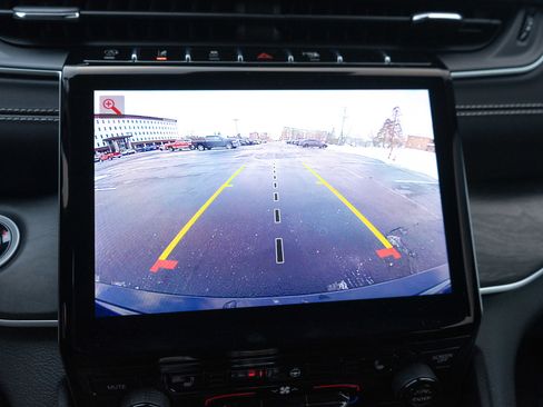 Used 2024 Jeep Grand Cherokee Limited w/ Black Appearance Package image 18