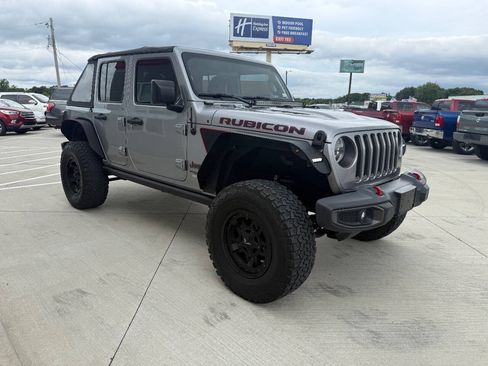 Used 2018 Jeep Wrangler Unlimited Rubicon w/ Dual Top Group AWD/4WD image 10