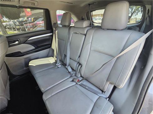 Used 2016 Toyota Highlander XLE FWD image 11