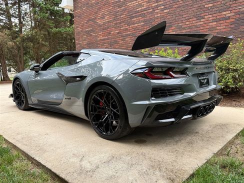 Used 2025 Chevrolet Corvette ZR1 w/ ZR1 Carbon Fiber Aero Package image 26