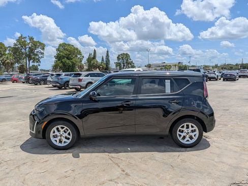 Certified 2023 Kia Soul LX w/ LX Technology Package FWD image 5