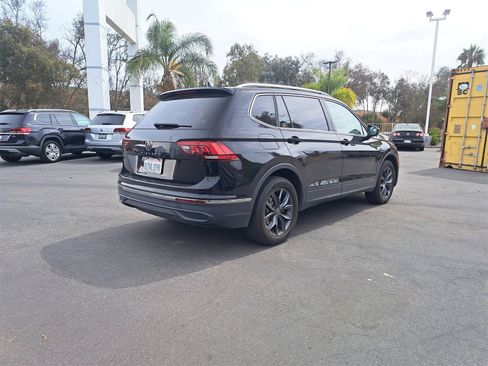Certified 2022 Volkswagen Tiguan SE w/ Panoramic Sunroof Package image 5
