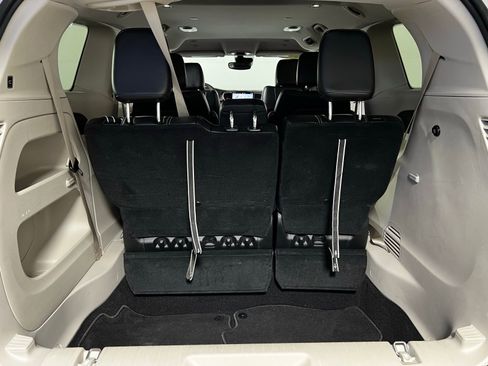 Used 2024 Chrysler Pacifica Touring-L image 26