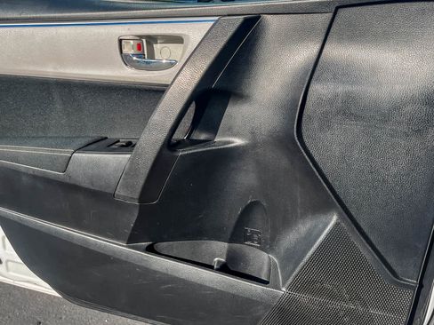 Used 2015 Toyota Corolla LE image 19