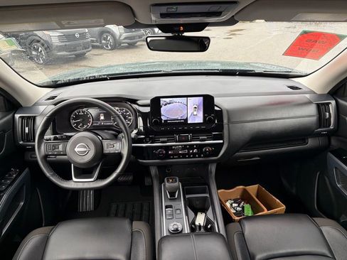 Certified 2025 Nissan Pathfinder SL image 28