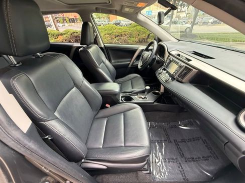 Used 2015 Toyota RAV4 Limited AWD/4WD image 38