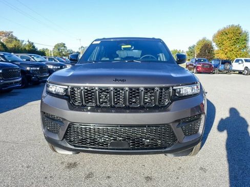 New 2025 Jeep Grand Cherokee Altitude image 3