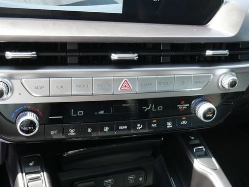 Used 2025 Kia Telluride S AWD/4WD image 23