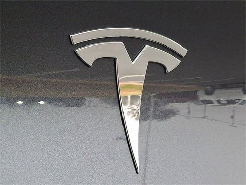 Used 2025 Tesla Model Y Performance image 29