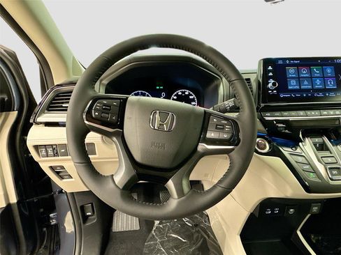 New 2026 Honda Odyssey Touring image 11