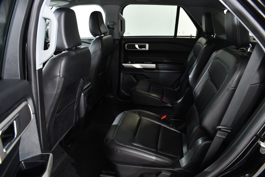 Used 2023 Ford Explorer XLT w/ Equipment Group 202A AWD/4WD image 16