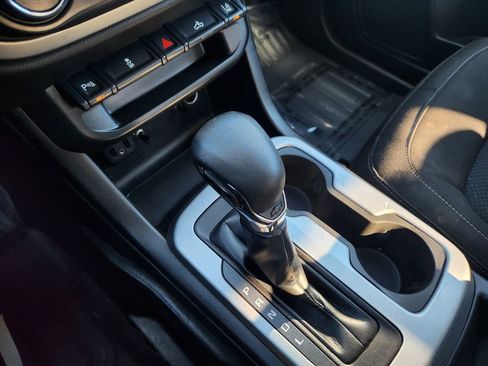 Used 2022 Chevrolet Colorado LT w/ Fleet Safety Package image 20